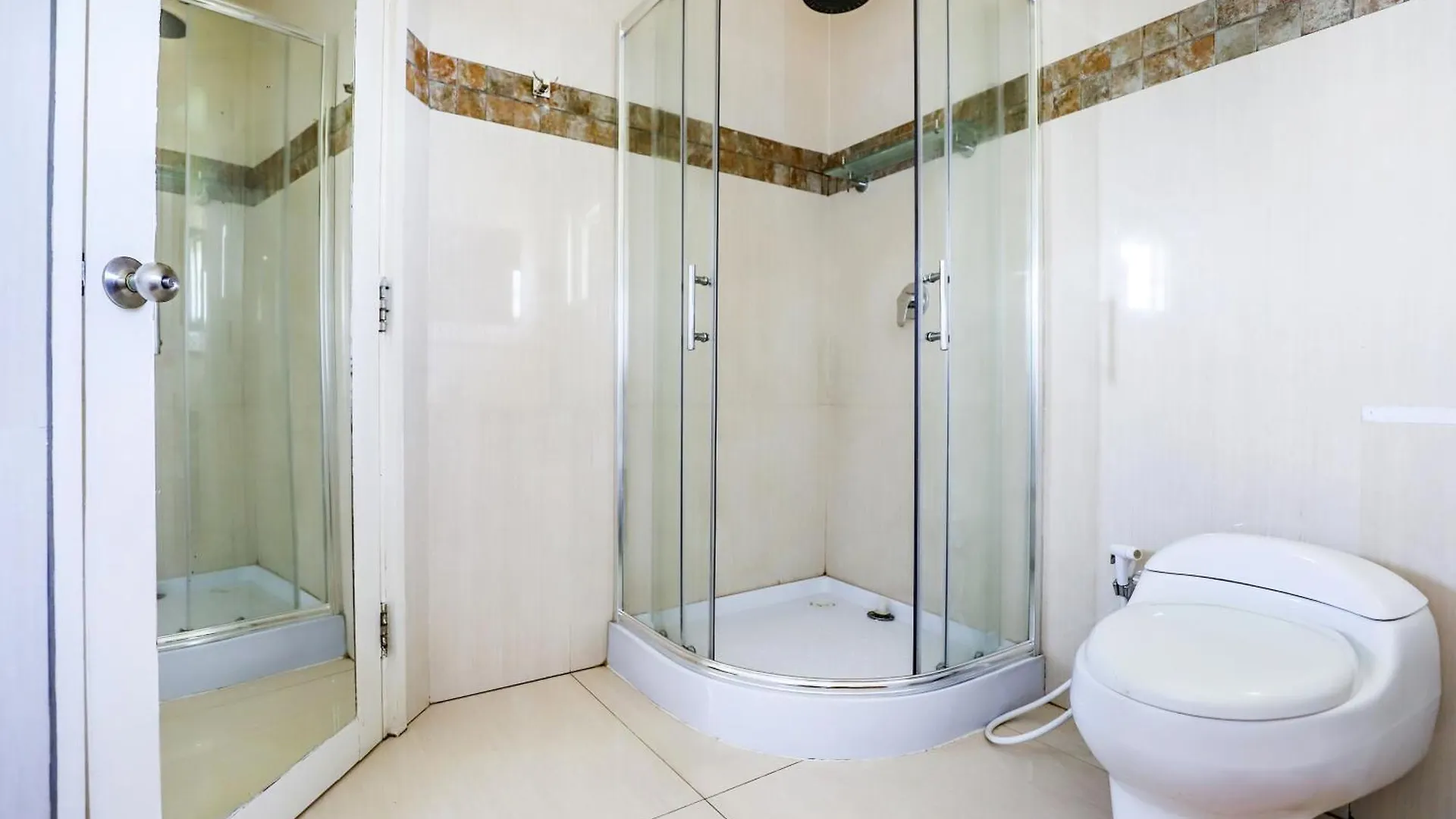 Canggu Art Loft - Luxury Stay With Berawa View 2Bdr Guest house Canggu (Bali)